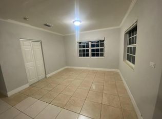 264 NE 166th St, Miami, FL 33162