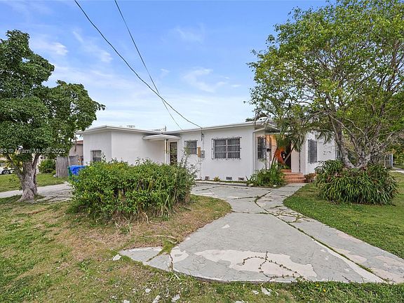2nd image of 851 NW 21st Ave