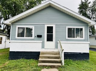 814 E Webster St, Clinton, IL 61727