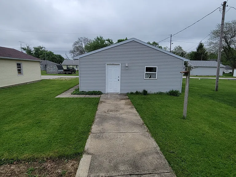 1309 Superior St — Photo 9