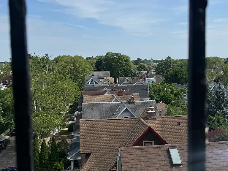 Myrtle Ave — Photo 9