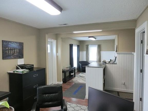 5th image of 16600 Crawford Ave