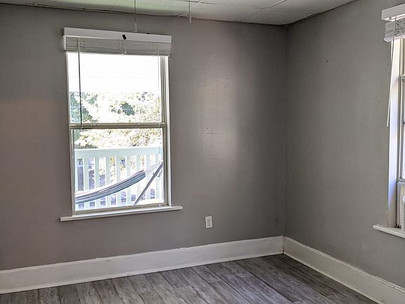 2nd image of 809 9th Ave N APT 3