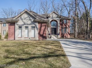 90 Hadsell Dr, Bloomfield Hills, MI 48302