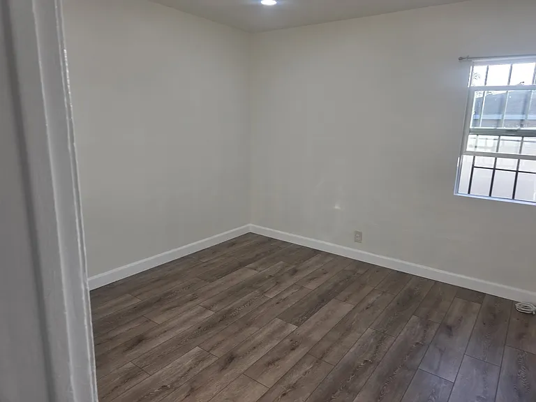 10105 S Inglewood Ave #1 — Photo 3