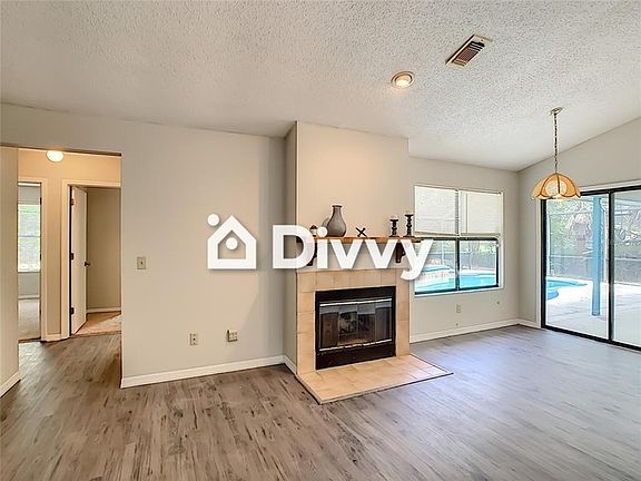 5th image of 2034 Greenview Dr