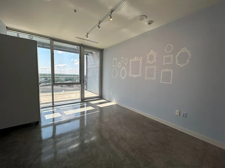 221 E College St #1207 — Photo 14