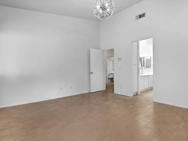 16618 Windcrest Dr — Photo 8