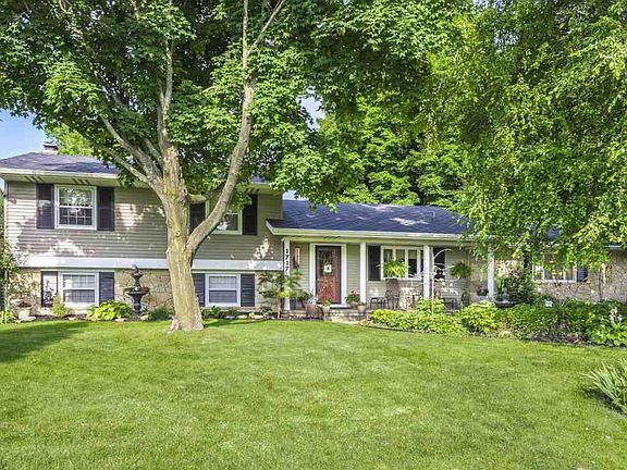 2nd image of 1717 Brookwood Dr
