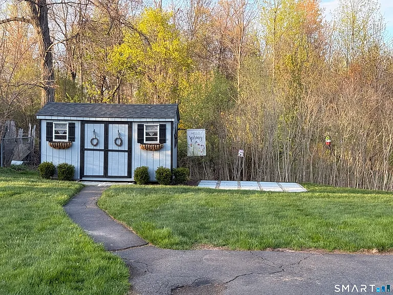 24 Dean Dr — Photo 14