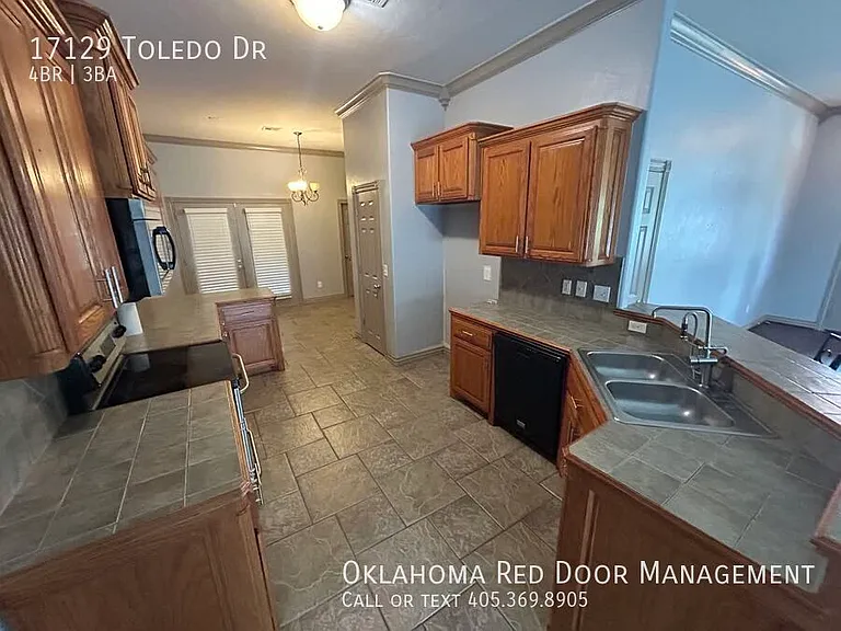 17129 Toledo Dr — Photo 2