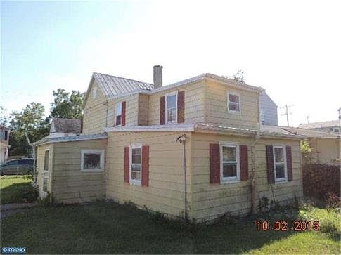3rd image of 105 E Lockwood St