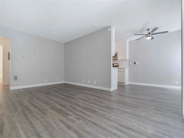 Racquet Club Apartments — Photo 26