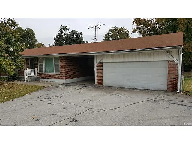 800 Graham Rd photo 1