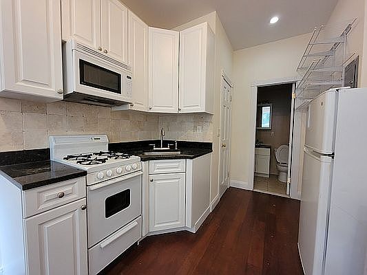 3rd image of 108 Charles St APT 1B