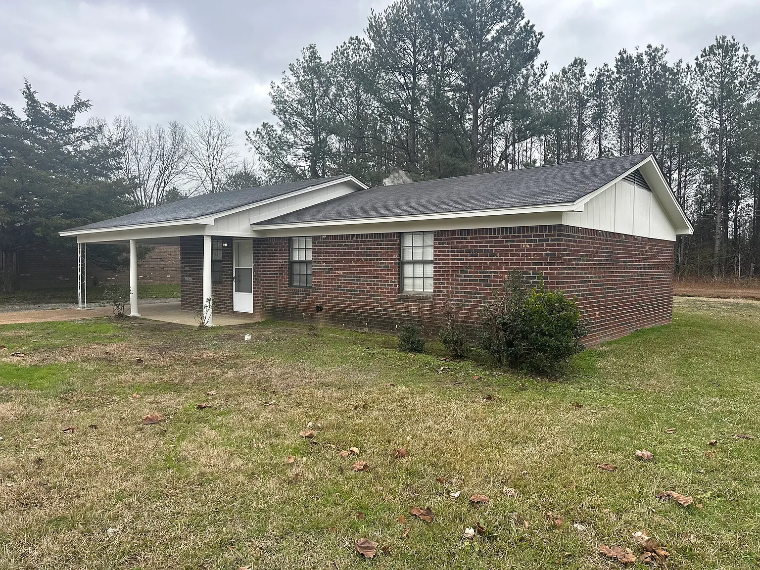 3 bed, 1100 sqft, $1,000 — Photo 2