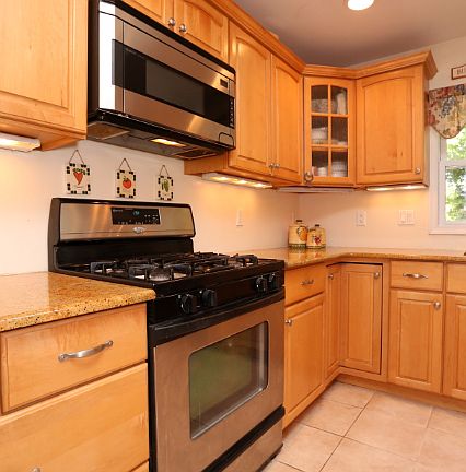 5th image of 913 Ashland St