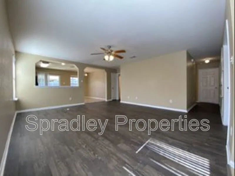 3 bed, 2.0 bath, 1563 sqft, $1,775 — Photo 2