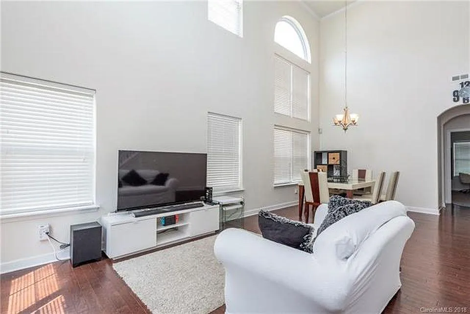 3 bed, 2.5 bath, 1908 sqft, $2,900 — Photo 4