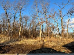 1604 SW Stonewall Dr, Oak Grove, MO 64075