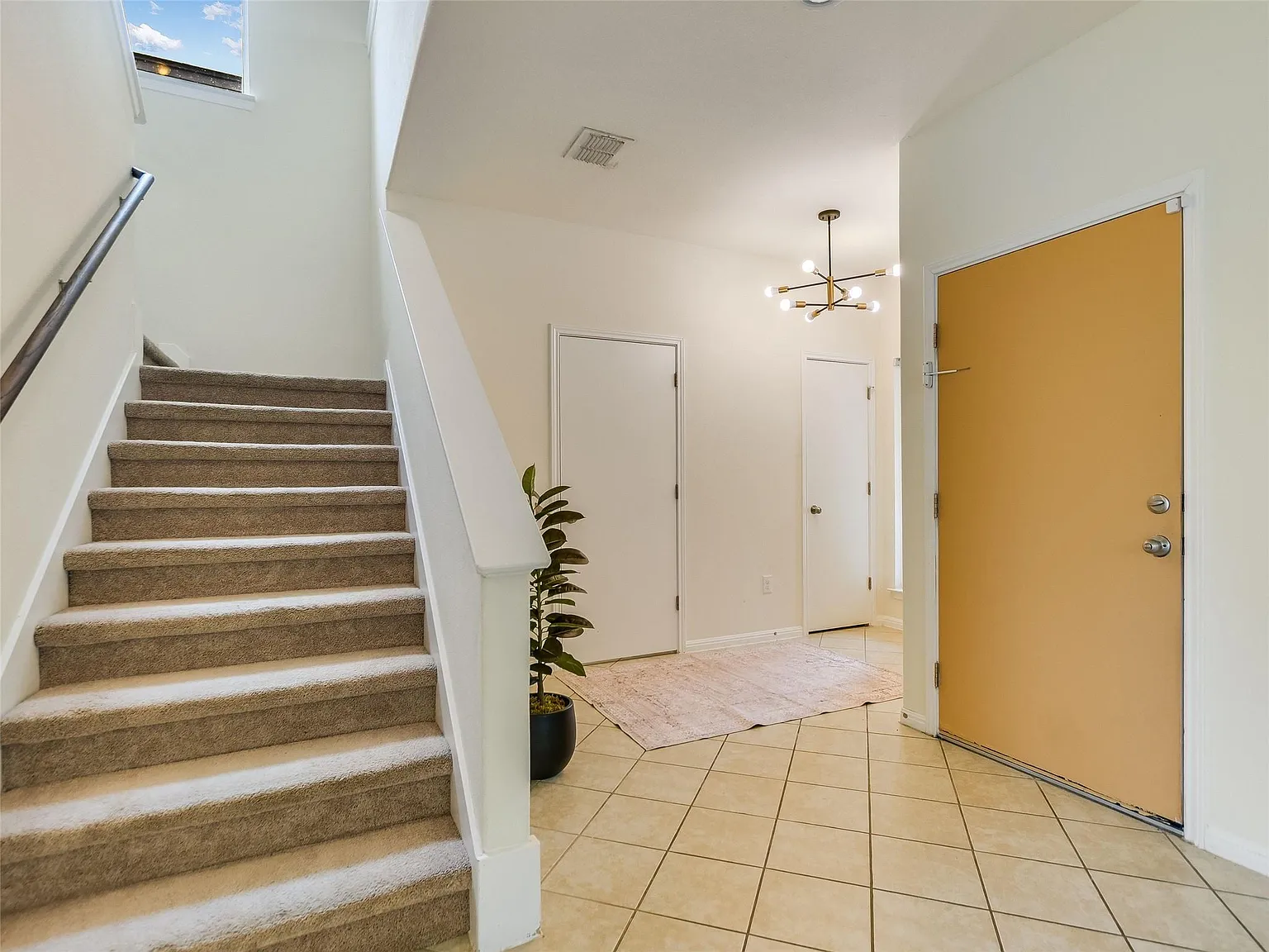3 bed, 2.5 bath, 1931 sqft, $1,900 — Photo 4