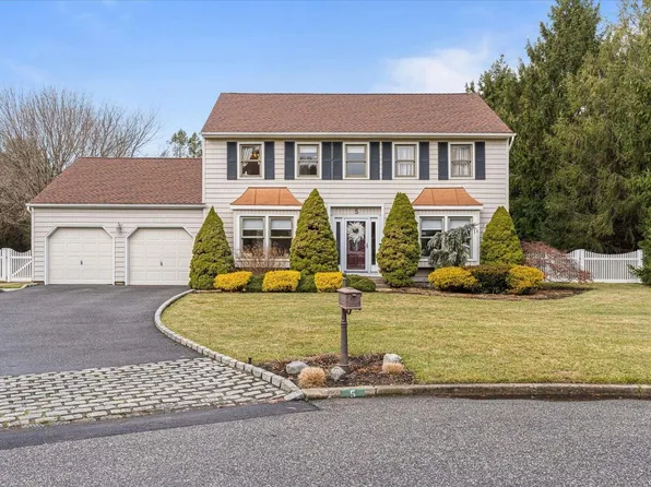 5 Hyanis, Mount Sinai, NY 11766