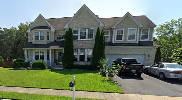 2nd image of 2324 Forest Cir