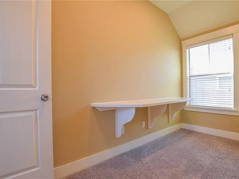 5405 Avenue H #B — Photo 9