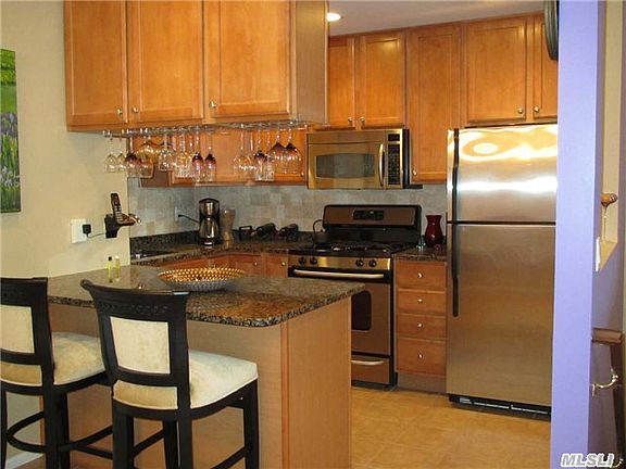 4th image of 48 Morley Cir