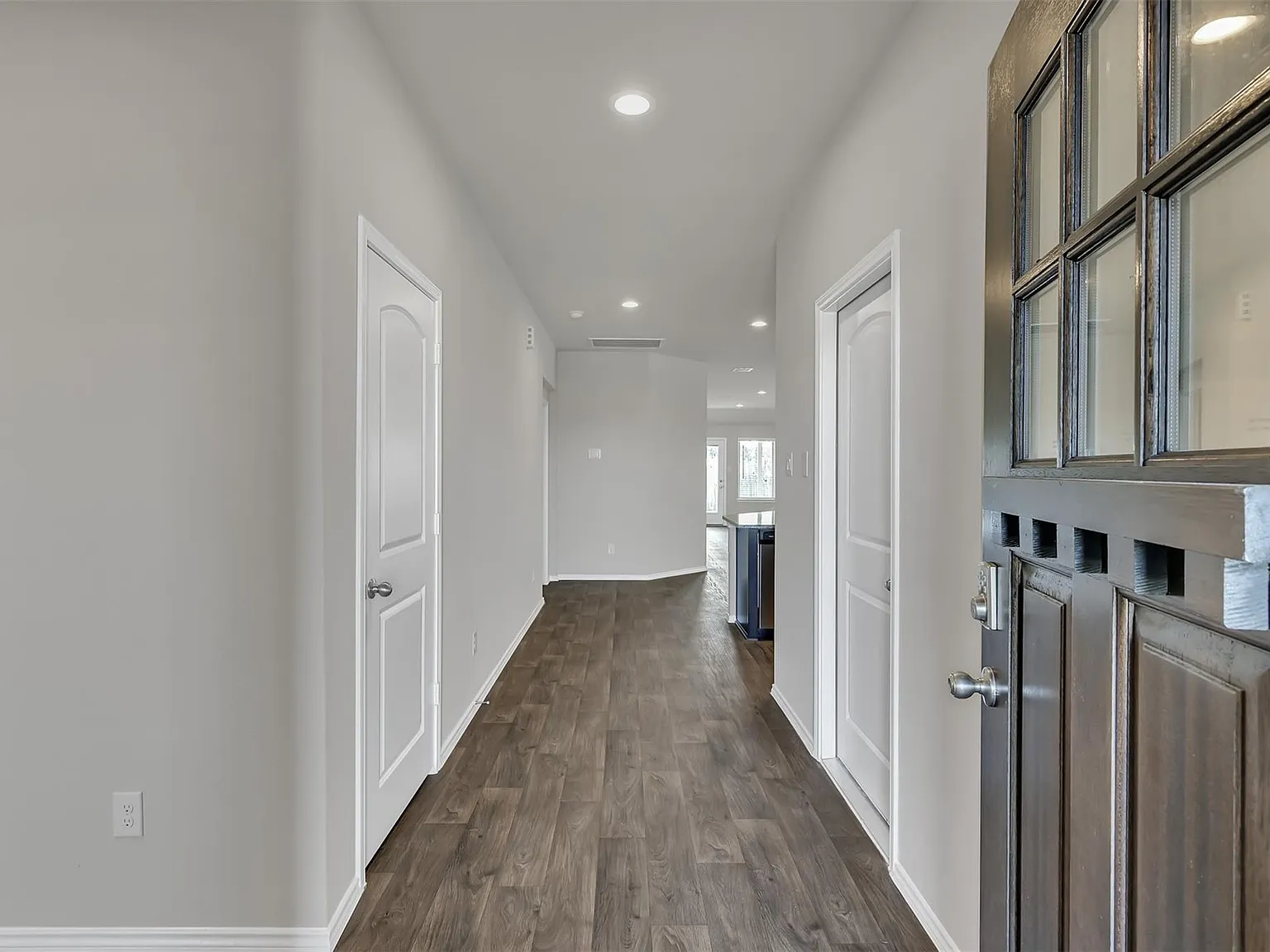 4 bed, 2.0 bath, 2030 sqft, $2,400 — Photo 3