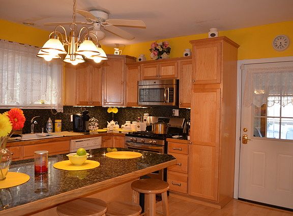 4th image of 2819 N 76th Ct