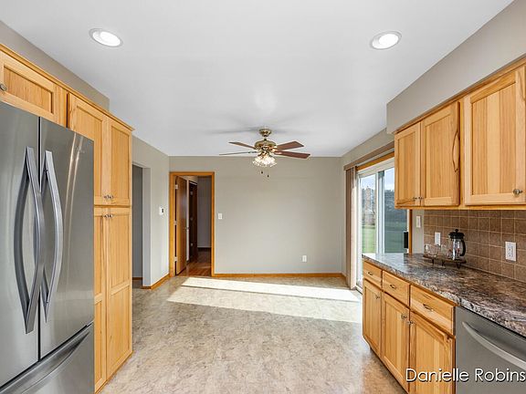 5th image of 2660 Lincoln Ave NW