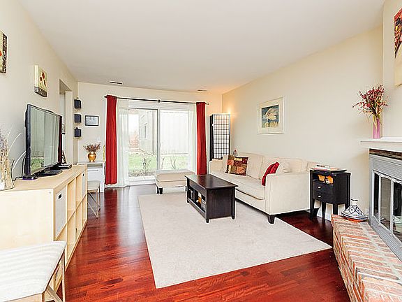3rd image of 29W390 Emerald Green Dr Unit B