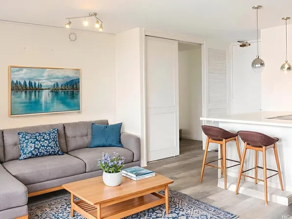 320 Liliuokalani Ave APT 902, Honolulu, HI 96815