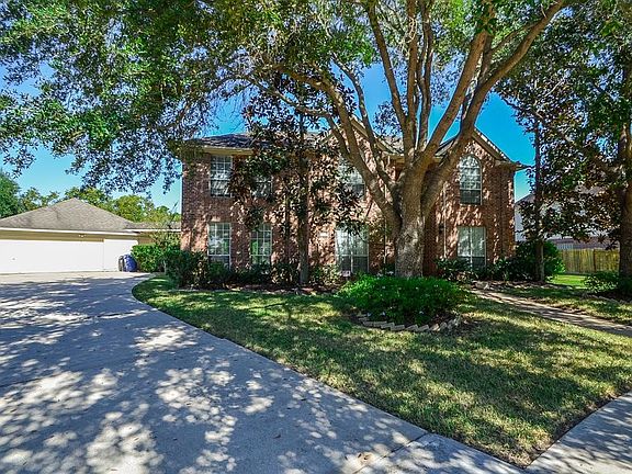 2nd image of 1703 Lake Winds Dr