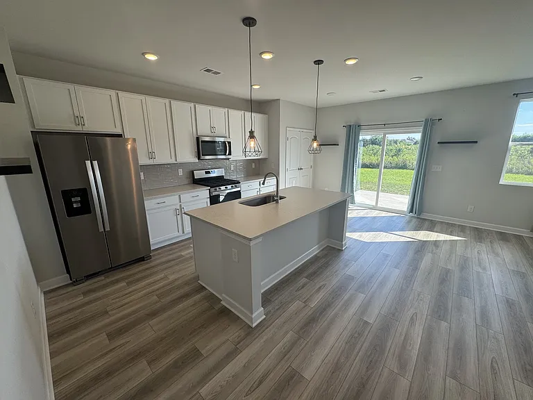 511 Forsberg Ct — Photo 5