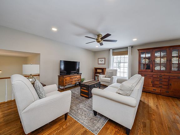 3rd image of 1926 Cheshire Ln