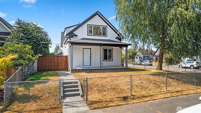 2104 Rockefeller Ave #B