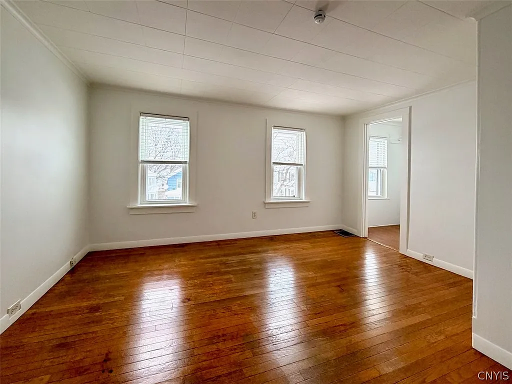 1 bed, 1.0 bath, 2363 sqft, $1,300 — Photo 4