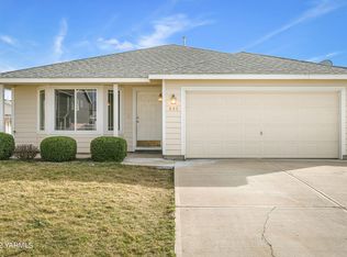 608 Cascade Ave, Moxee, WA 98936