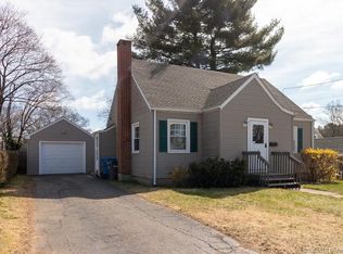 11 Foxcroft Dr, Manchester, CT 06040