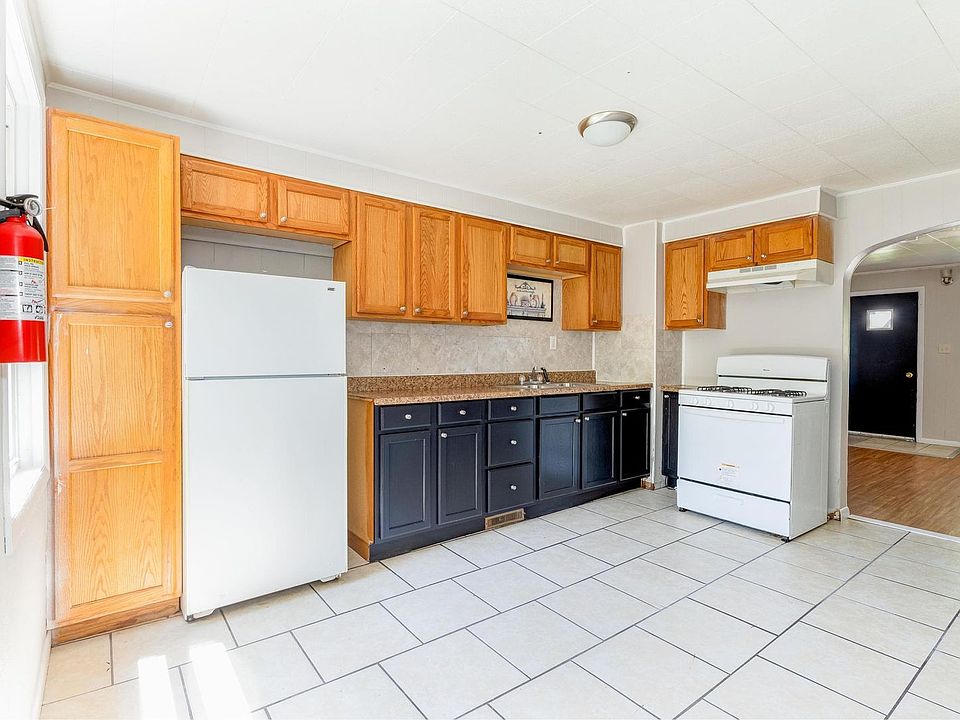 1st image of 148-50 W Midland Ave #150