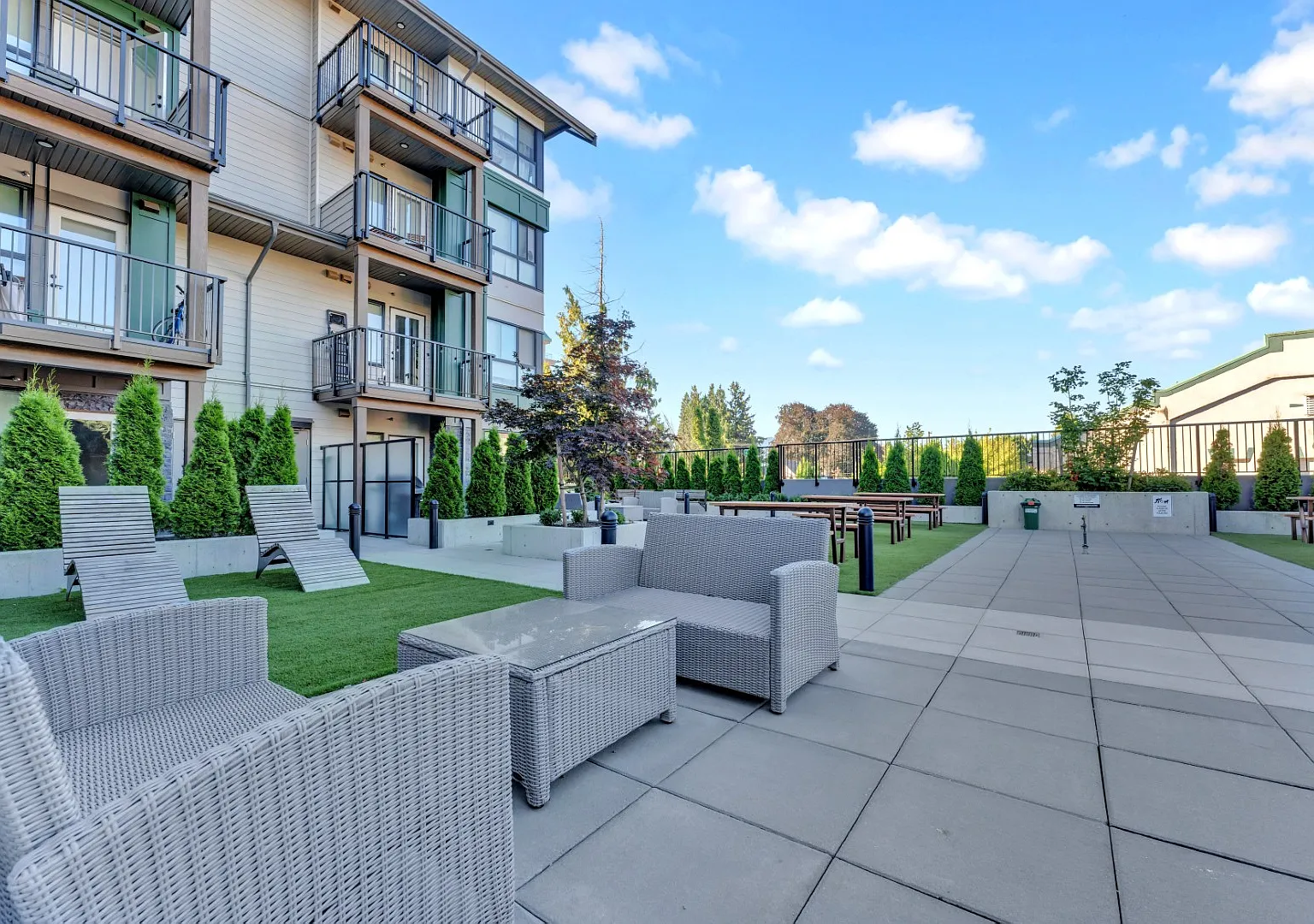 1 bed, 549 sqft, $1,575 — Photo 3
