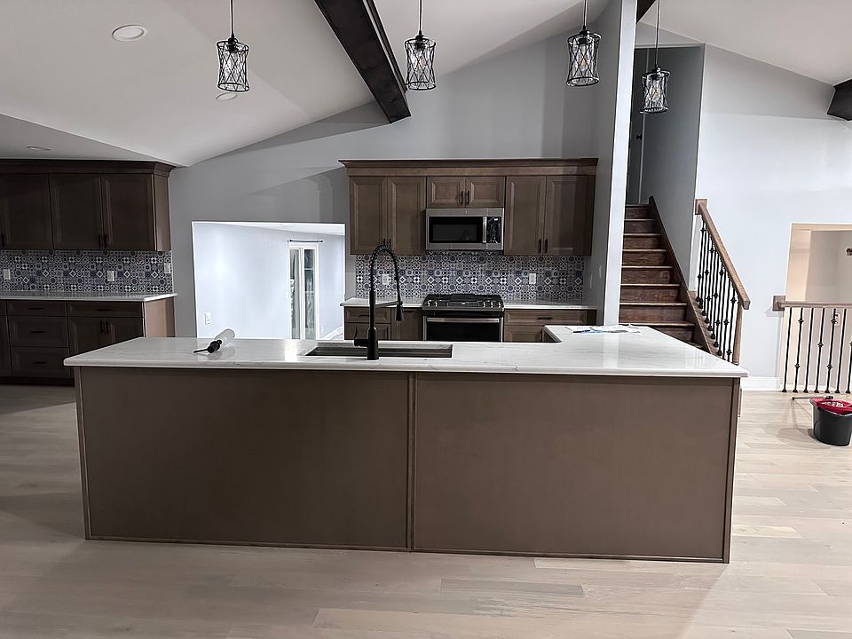1st image of 76 Sundown Trl