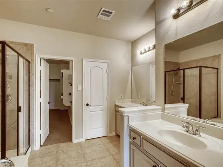 4212 Comanche Dr — Photo 2