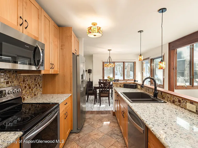 374 Meadow Ranch Dr — Photo 8