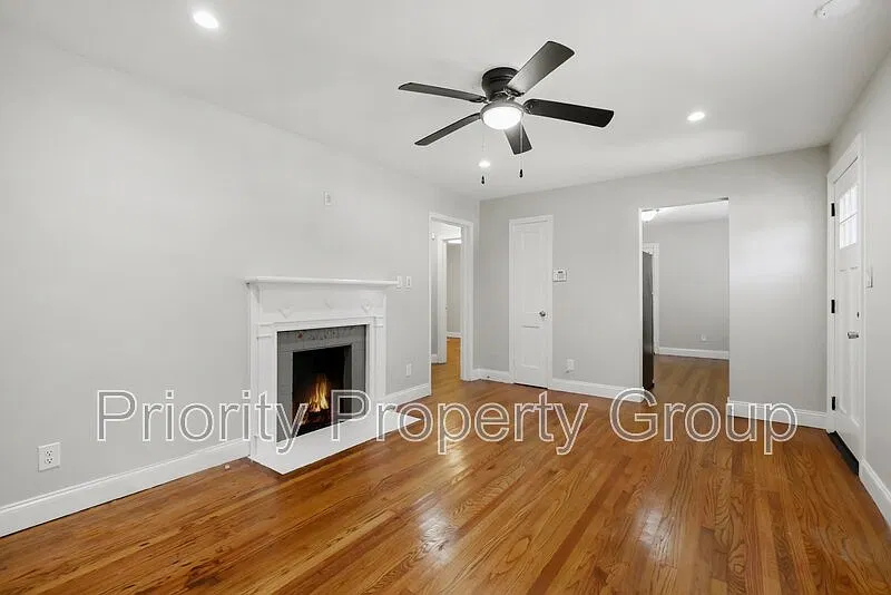 2 bed, 1.0 bath, 789 sqft, $1,550 — Photo 3