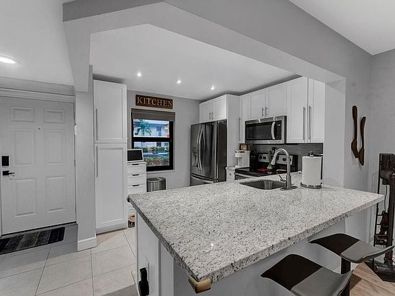 2nd image of 5501 Lakeside Drive #103
