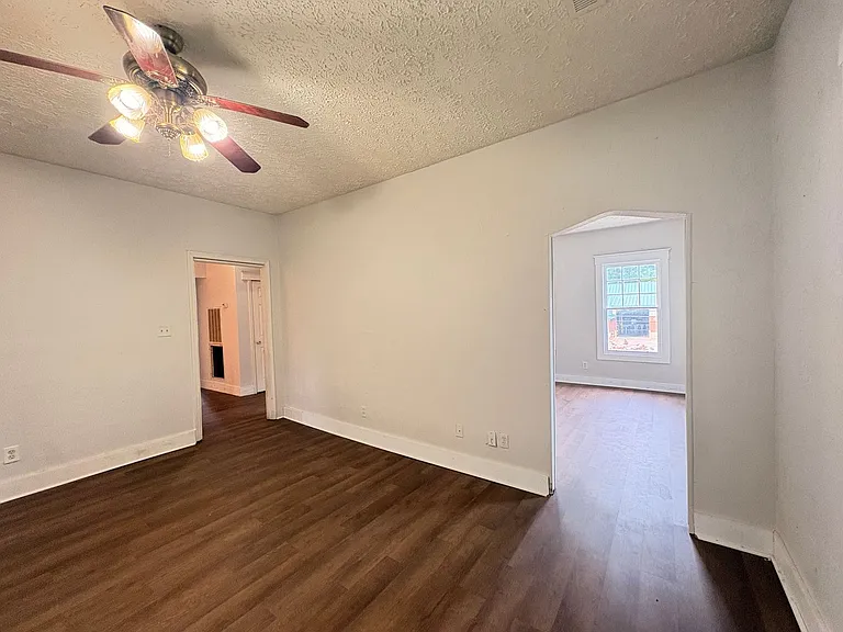311 N Center Ave — Photo 5