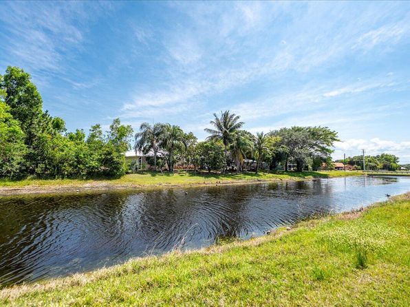 1824 SE Gaskins Circle, Port Saint Lucie, FL 34952